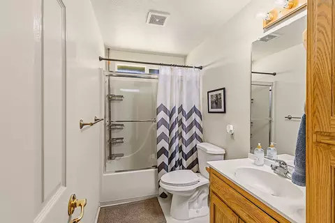Bath - 587 Summit Loop, Grants Pass, OR 97527 photo 4 of 4