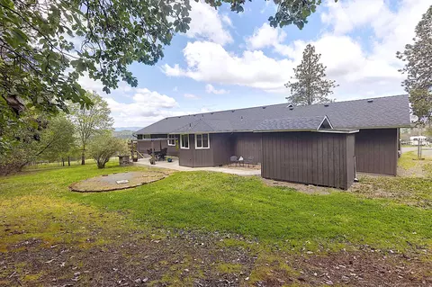 Exterior - 587 Summit Loop, Grants Pass, OR 97527 photo 18 of 28