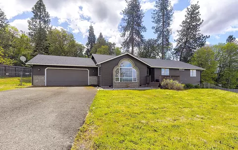 Exterior - 587 Summit Loop, Grants Pass, OR 97527 photo 3 of 28