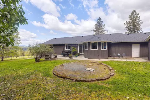 Exterior - 587 Summit Loop, Grants Pass, OR 97527 photo 17 of 28