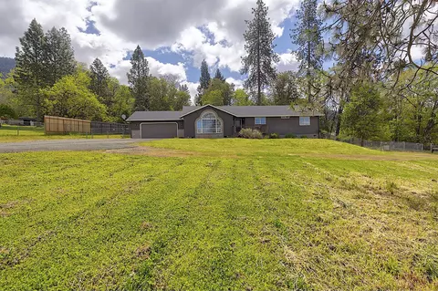 Exterior - 587 Summit Loop, Grants Pass, OR 97527 photo 25 of 28