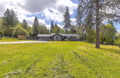 Exterior - 587 Summit Loop, Grants Pass, OR 97527 photo 26 of 28