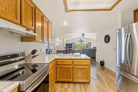 Kitchen - 587 Summit Loop, Grants Pass, OR 97527 photo 5 of 5