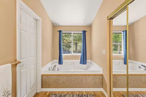 Bath - 587 Summit Loop, Grants Pass, OR 97527 photo 3 of 4