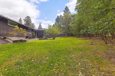Exterior - 587 Summit Loop, Grants Pass, OR 97527 photo 24 of 28