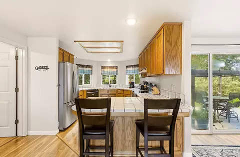Kitchen - 587 Summit Loop, Grants Pass, OR 97527 photo 1 of 5