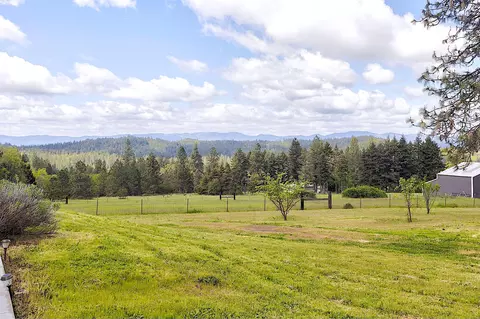 Exterior - 587 Summit Loop, Grants Pass, OR 97527 photo 6 of 28