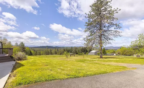 Exterior - 587 Summit Loop, Grants Pass, OR 97527 photo 11 of 28