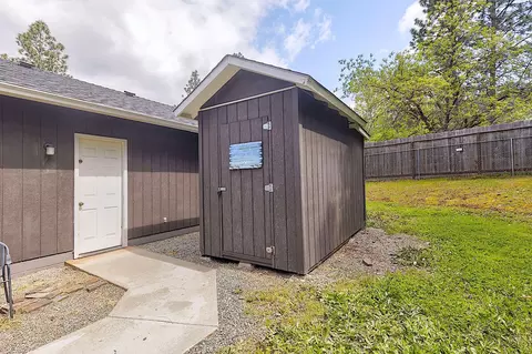 Exterior - 587 Summit Loop, Grants Pass, OR 97527 photo 19 of 28
