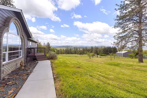 Exterior - 587 Summit Loop, Grants Pass, OR 97527 photo 5 of 28