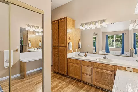 Bath - 587 Summit Loop, Grants Pass, OR 97527 photo 1 of 4