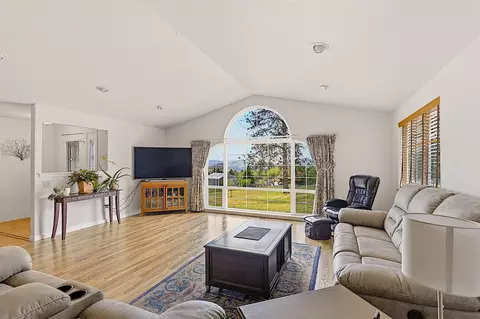 Living - 587 Summit Loop, Grants Pass, OR 97527 photo 1 of 2