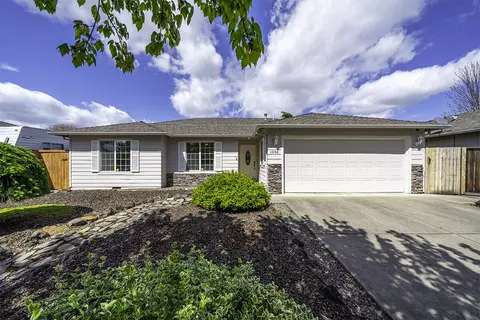 1006 Parkdale Ave, Medford, OR 97501