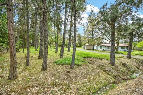 135 Frankham Rd, Grants Pass, OR 97527