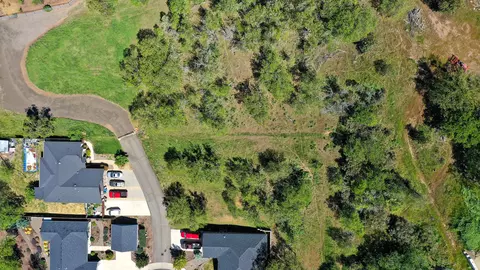 374 Avalon Ter, Eagle Point, OR 97524 photo 5