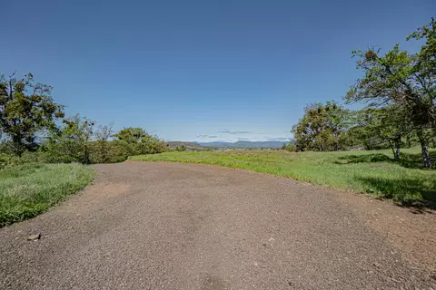 374 Avalon Ter, Eagle Point, OR 97524 photo 8