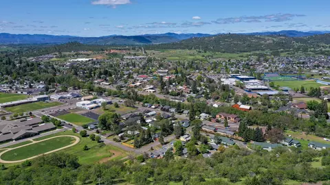 374 Avalon Ter, Eagle Point, OR 97524 photo 10