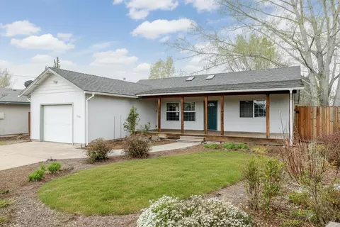 2807 SW 23rd St, Redmond, OR 97756