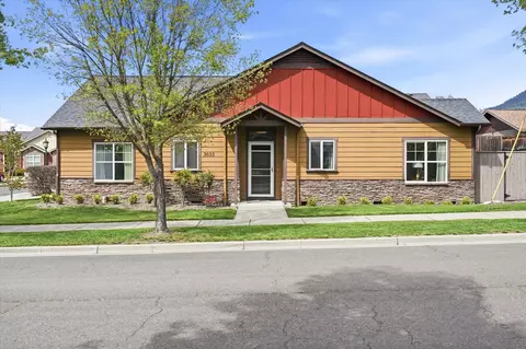 3633 Harbrooke Rd, Medford, OR 97504