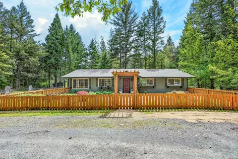 9105 W Evans Creek Rd, Rogue River, OR 97537