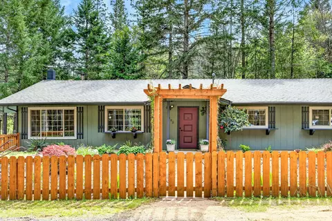 9105 W Evans Creek Rd, Rogue River, OR 97537