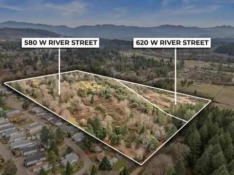 580 W River St, Cave Junction, OR 97523