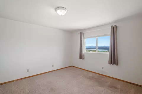 Bedroom - 3850 E Antelope Rd, Eagle Point, OR 97524 photo 5 of 6