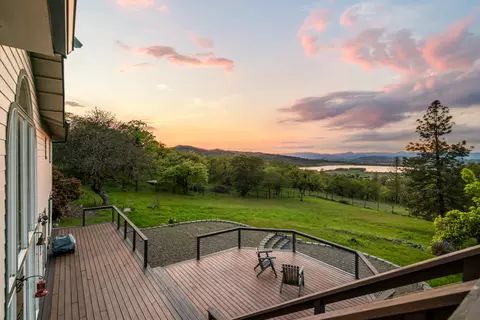 3850 E Antelope Rd, Eagle Point, OR 97524