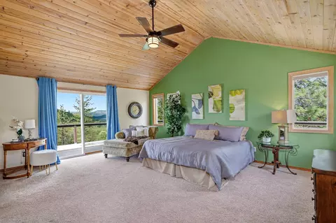 Bedroom - 3850 E Antelope Rd, Eagle Point, OR 97524 photo 1 of 6