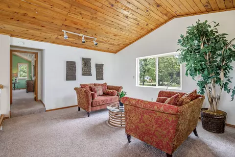 Living - 3850 E Antelope Rd, Eagle Point, OR 97524 photo 5 of 5