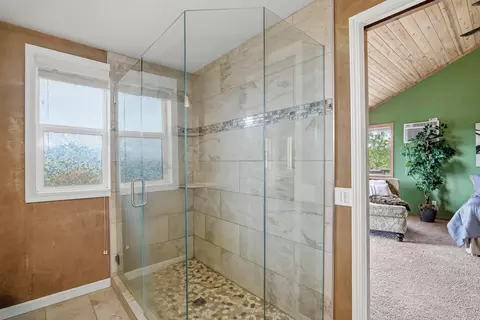 Bath - 3850 E Antelope Rd, Eagle Point, OR 97524 photo 1 of 4