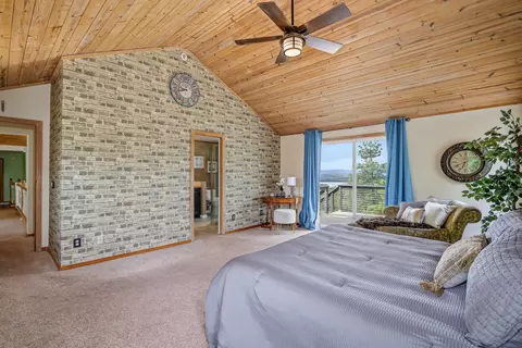 Bedroom - 3850 E Antelope Rd, Eagle Point, OR 97524 photo 2 of 6