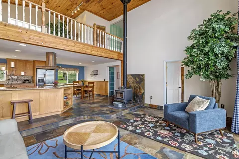 Living - 3850 E Antelope Rd, Eagle Point, OR 97524 photo 4 of 5