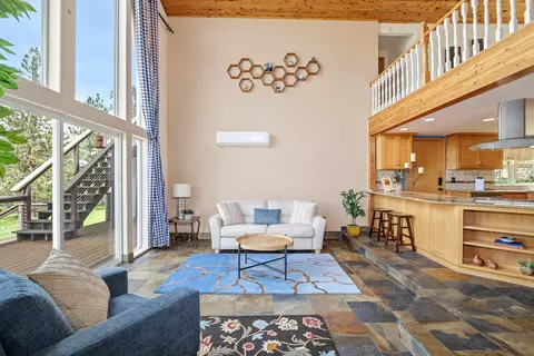 Living - 3850 E Antelope Rd, Eagle Point, OR 97524 photo 3 of 5