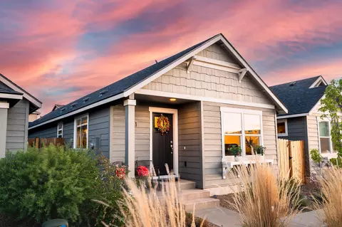 2518 NW Teak Ave, Redmond, OR 97756