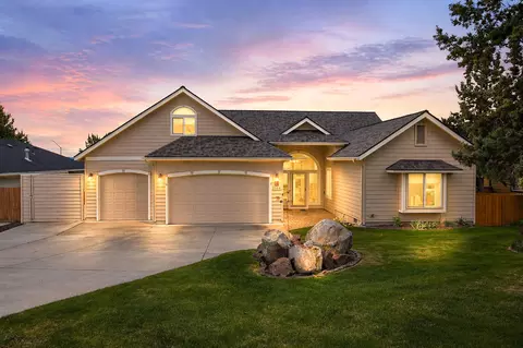 2564 SW Valleyview Dr, Redmond, OR 97756