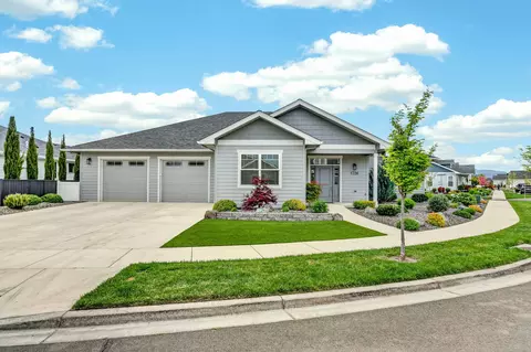 1726 River Run St, Central Point, OR 97502