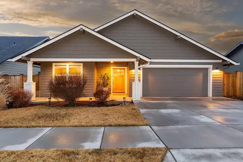 1811 NE 3rd St, Redmond, OR 97756