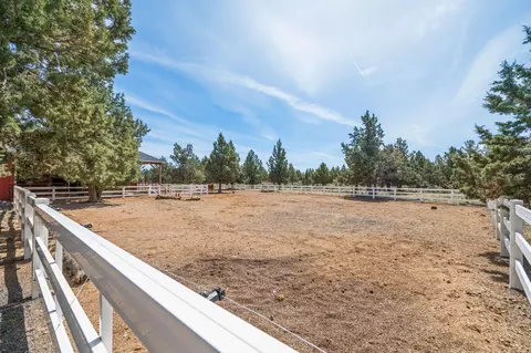 Exterior - 60135 Stirling Dr, Bend, OR 97702 photo 17 of 18