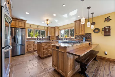 Kitchen - 60135 Stirling Dr, Bend, OR 97702 photo 2 of 7