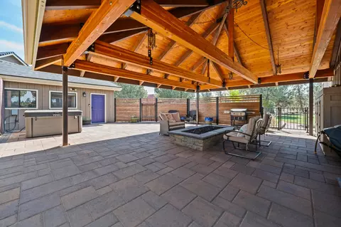 Exterior - 60135 Stirling Dr, Bend, OR 97702 photo 12 of 18