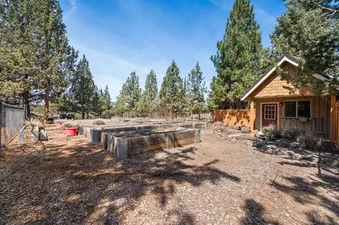 Exterior - 60135 Stirling Dr, Bend, OR 97702 photo 16 of 18
