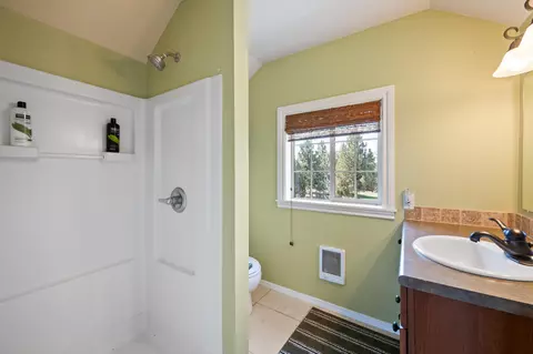 Bath - 60135 Stirling Dr, Bend, OR 97702 photo 6 of 6