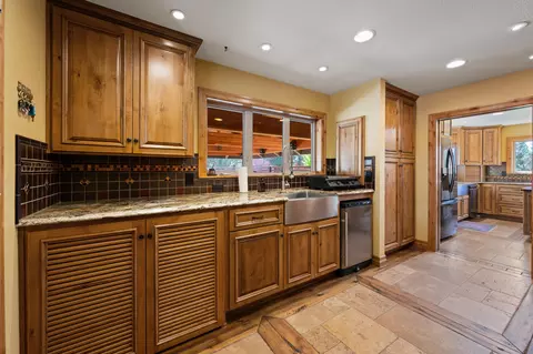 Kitchen - 60135 Stirling Dr, Bend, OR 97702 photo 1 of 7