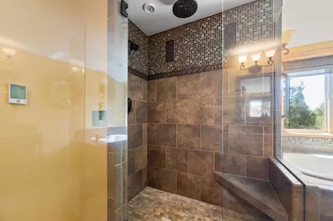 Bath - 60135 Stirling Dr, Bend, OR 97702 photo 3 of 6