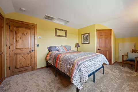 Bedroom - 60135 Stirling Dr, Bend, OR 97702 photo 3 of 5