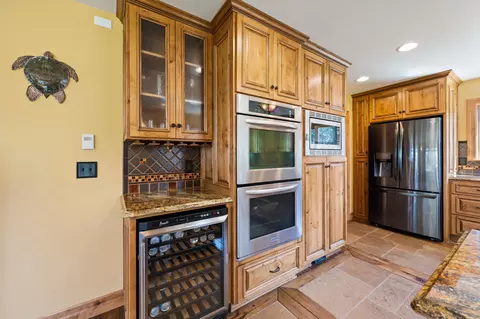 Kitchen - 60135 Stirling Dr, Bend, OR 97702 photo 4 of 7