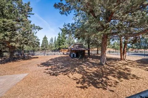 Exterior - 60135 Stirling Dr, Bend, OR 97702 photo 15 of 18