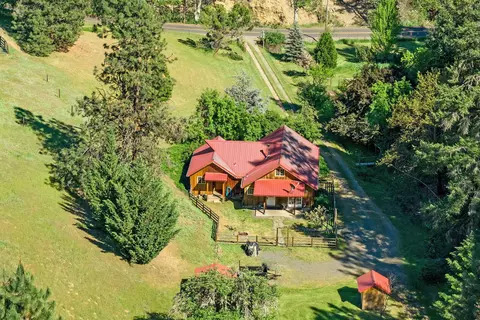 7484 Sterling Creek Rd, Jacksonville, OR 97530