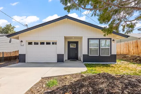 745 SW Madison St, Madras, OR 97741